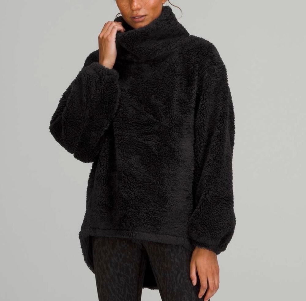 Lululemon Warmth Restore Long Pullover in Black. Size 8